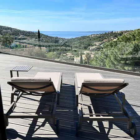 Vue « golf St Tropez » Villa *