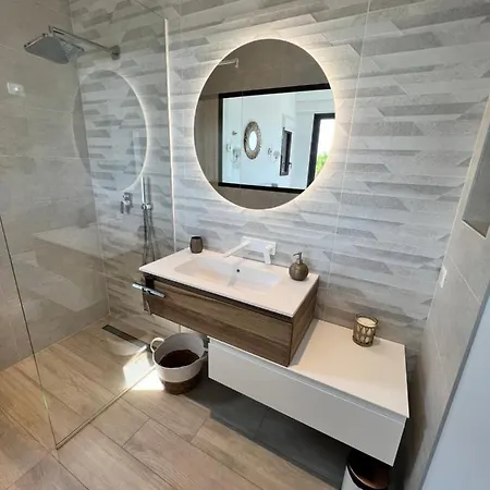 Villa Vue « golf St Tropez » *