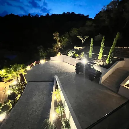 Villa Vue « golf St Tropez » *