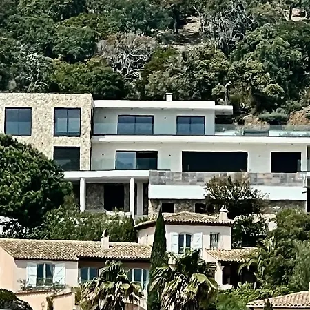 Vue « golf St Tropez » Villa *