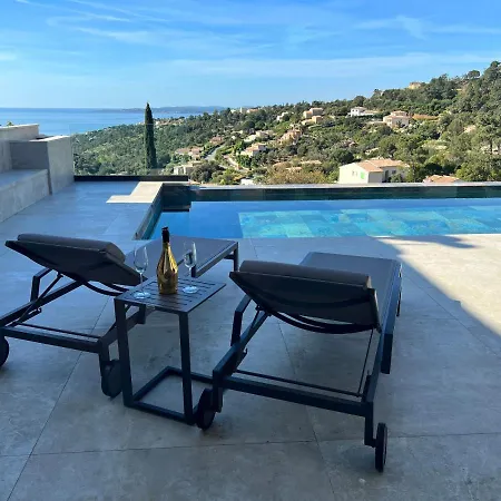 Villa Vue « golf St Tropez » *