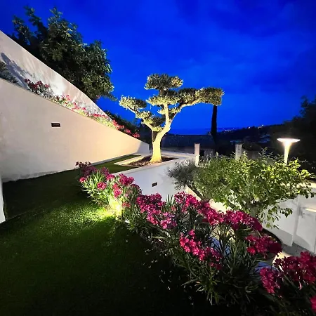 Villa Vue « golf St Tropez » *