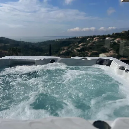 Vue « golf St Tropez » Villa *
